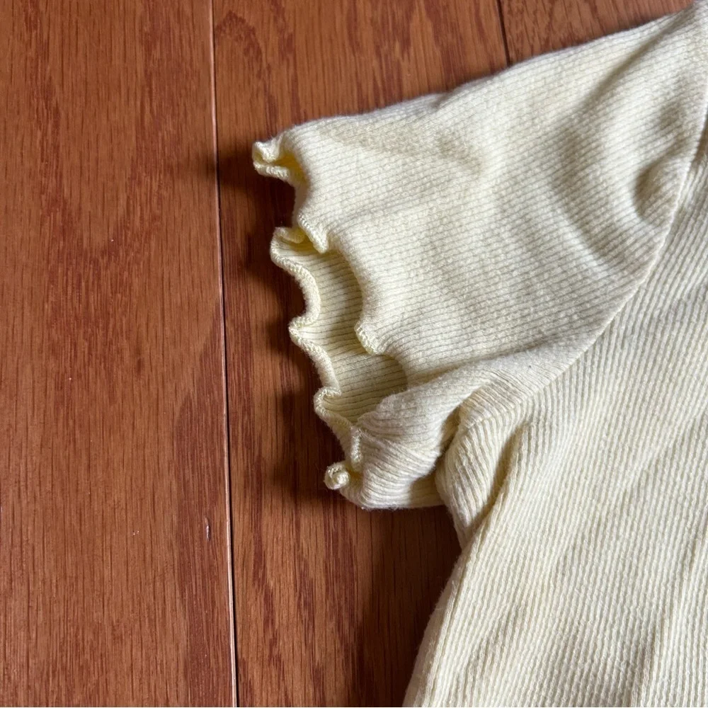 hollister womens xs Yellow T-Shirt crop Sunflower Embroidered ruffle new - Picture 2 of 7